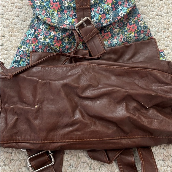 Back pack - Picture 2 of 4